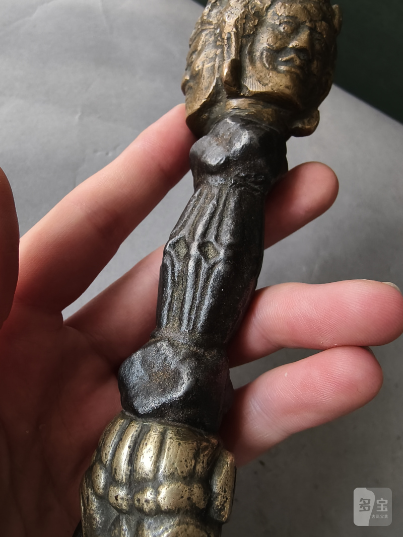 A metal bell (ghanta) and a phurbu - 图30